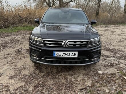 Чорний Фольксваген Тігуан, об'ємом двигуна 2 л та пробігом 182 тис. км за 27499 $, фото 1 на Automoto.ua