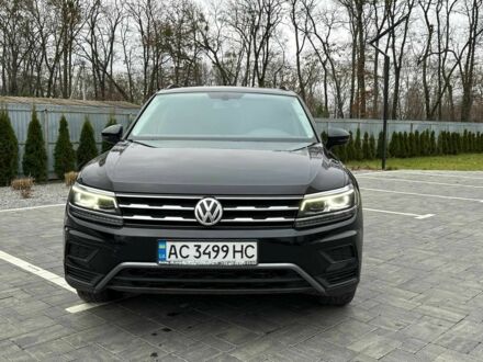 Черный Фольксваген Тигуан, объемом двигателя 2 л и пробегом 271 тыс. км за 16499 $, фото 1 на Automoto.ua