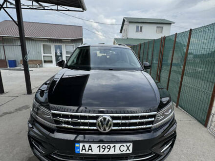 Черный Фольксваген Тигуан, объемом двигателя 2 л и пробегом 92 тыс. км за 21900 $, фото 1 на Automoto.ua