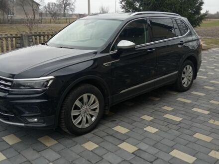 Фольксваген Тігуан 2018 у Каменке-Бугской на Automoto.ua Чорний Фольксваген Тігуан, об'ємом двигуна 2 л та пробігом 215 тис. км за 22700 $, фото 1 на Automoto.ua