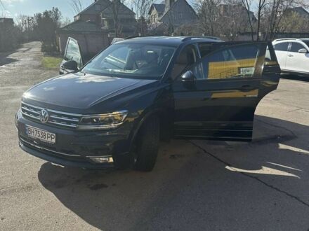 Черный Фольксваген Тигуан, объемом двигателя 2 л и пробегом 130 тыс. км за 21500 $, фото 1 на Automoto.ua