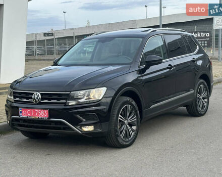 Черный Фольксваген Тигуан, объемом двигателя 2 л и пробегом 43 тыс. км за 19650 $, фото 1 на Automoto.ua