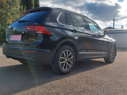 Черный Фольксваген Тигуан, объемом двигателя 2 л и пробегом 196 тыс. км за 511 $, фото 1 на Automoto.ua