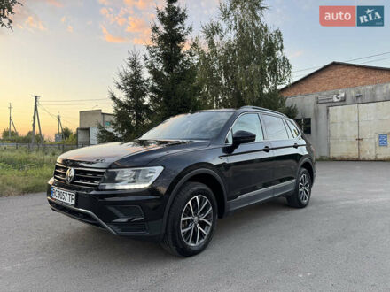 Черный Фольксваген Тигуан, объемом двигателя 2 л и пробегом 131 тыс. км за 16900 $, фото 1 на Automoto.ua