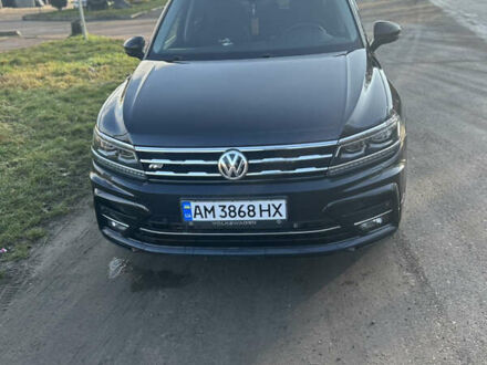 Черный Фольксваген Тигуан, объемом двигателя 2 л и пробегом 217 тыс. км за 29900 $, фото 1 на Automoto.ua