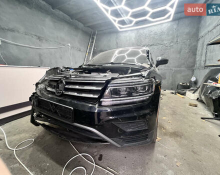 Чорний Фольксваген Тігуан, об'ємом двигуна 2 л та пробігом 96 тис. км за 13500 $, фото 1 на Automoto.ua