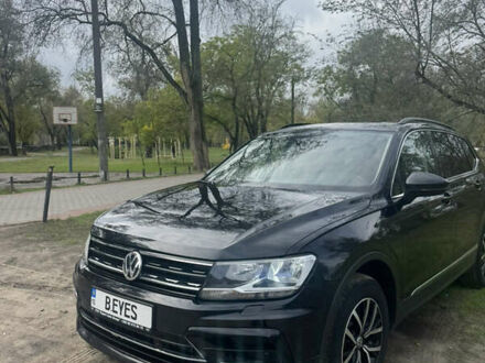 Чорний Фольксваген Тігуан, об'ємом двигуна 1.98 л та пробігом 60 тис. км за 23500 $, фото 1 на Automoto.ua