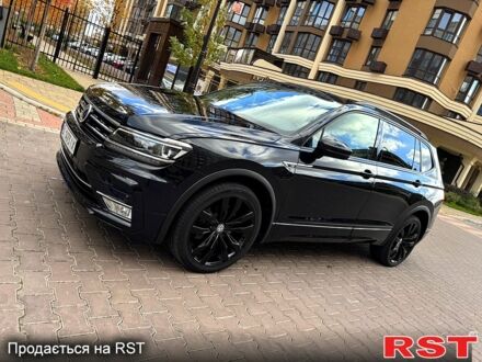 Чорний Фольксваген Тігуан, об'ємом двигуна 2 л та пробігом 93 тис. км за 23000 $, фото 1 на Automoto.ua