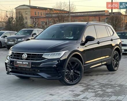 Черный Фольксваген Тигуан, объемом двигателя 2 л и пробегом 49 тыс. км за 25500 $, фото 1 на Automoto.ua
