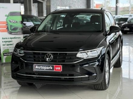 Черный Фольксваген Тигуан, объемом двигателя 2 л и пробегом 56 тыс. км за 33990 $, фото 1 на Automoto.ua