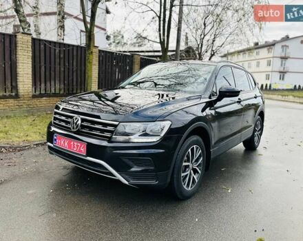 Черный Фольксваген Тигуан, объемом двигателя 2 л и пробегом 40 тыс. км за 17999 $, фото 1 на Automoto.ua
