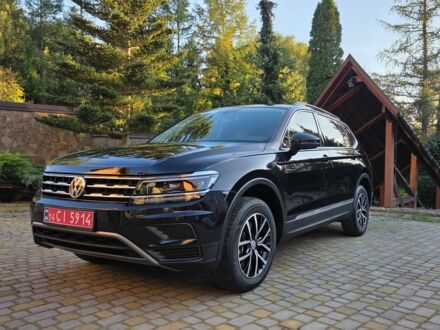 Черный Фольксваген Тигуан, объемом двигателя 2 л и пробегом 213 тыс. км за 16900 $, фото 1 на Automoto.ua