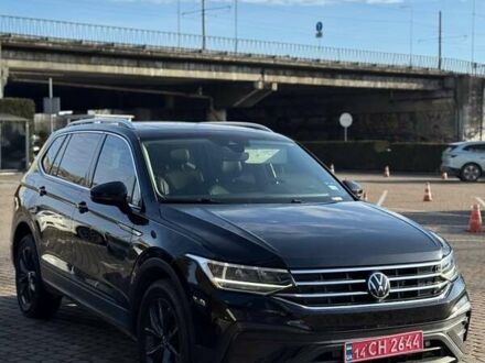 Чорний Фольксваген Тігуан, об'ємом двигуна 2 л та пробігом 68 тис. км за 24100 $, фото 1 на Automoto.ua