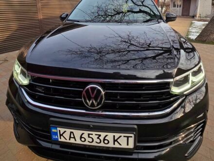 Чорний Фольксваген Тігуан, об'ємом двигуна 2 л та пробігом 45 тис. км за 35900 $, фото 1 на Automoto.ua