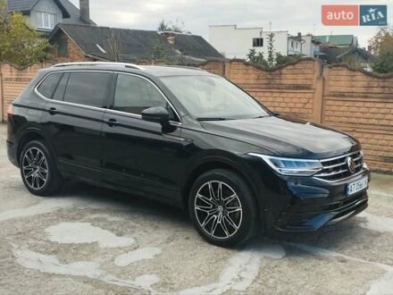 Чорний Фольксваген Тігуан, об'ємом двигуна 1.98 л та пробігом 28 тис. км за 27800 $, фото 1 на Automoto.ua