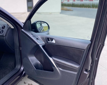 Фіолетовий Фольксваген Тігуан, об'ємом двигуна 1.98 л та пробігом 233 тис. км за 11800 $, фото 16 на Automoto.ua