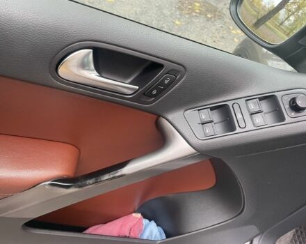 Коричневий Фольксваген Тігуан, об'ємом двигуна 2 л та пробігом 107 тис. км за 10300 $, фото 13 на Automoto.ua