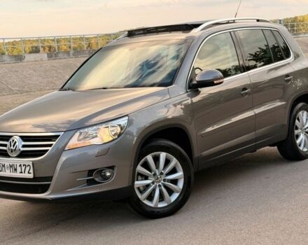 Коричневий Фольксваген Тігуан, об'ємом двигуна 0 л та пробігом 180 тис. км за 4400 $, фото 1 на Automoto.ua