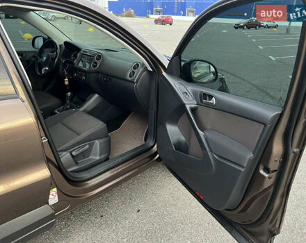 Коричневый Фольксваген Тигуан, объемом двигателя 2 л и пробегом 251 тыс. км за 13500 $, фото 22 на Automoto.ua