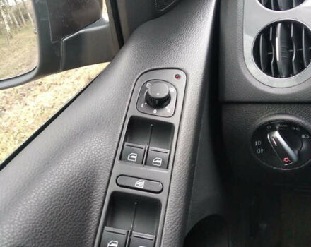 Коричневий Фольксваген Тігуан, об'ємом двигуна 2 л та пробігом 175 тис. км за 14950 $, фото 19 на Automoto.ua