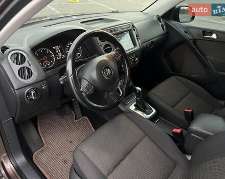 Коричневый Фольксваген Тигуан, объемом двигателя 2 л и пробегом 251 тыс. км за 13500 $, фото 25 на Automoto.ua