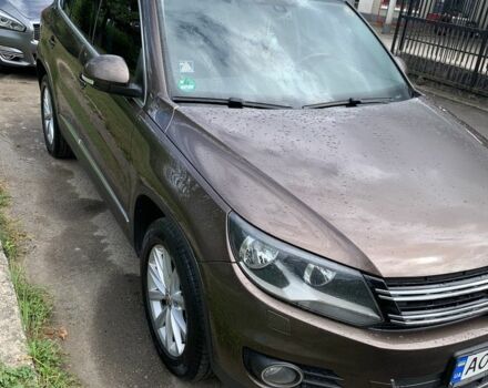 Коричневый Фольксваген Тигуан, объемом двигателя 2 л и пробегом 300 тыс. км за 15000 $, фото 1 на Automoto.ua