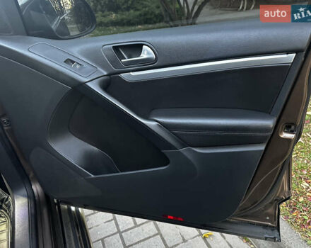 Коричневий Фольксваген Тігуан, об'ємом двигуна 2 л та пробігом 200 тис. км за 16650 $, фото 75 на Automoto.ua