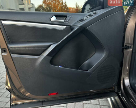 Коричневий Фольксваген Тігуан, об'ємом двигуна 2 л та пробігом 200 тис. км за 16650 $, фото 73 на Automoto.ua