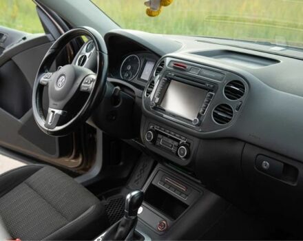 Коричневий Фольксваген Тігуан, об'ємом двигуна 2 л та пробігом 150 тис. км за 12700 $, фото 4 на Automoto.ua