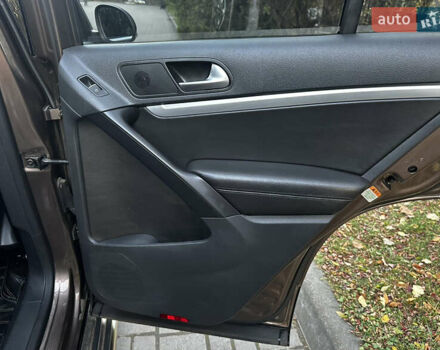 Коричневий Фольксваген Тігуан, об'ємом двигуна 2 л та пробігом 200 тис. км за 16650 $, фото 76 на Automoto.ua