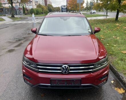 Красный Фольксваген Тигуан, объемом двигателя 2 л и пробегом 75 тыс. км за 19600 $, фото 1 на Automoto.ua