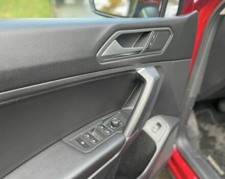 Красный Фольксваген Тигуан, объемом двигателя 2 л и пробегом 75 тыс. км за 19600 $, фото 17 на Automoto.ua