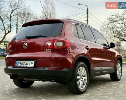 Красный Фольксваген Тигуан, объемом двигателя 2 л и пробегом 244 тыс. км за 8999 $, фото 8 на Automoto.ua