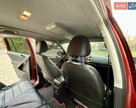 Красный Фольксваген Тигуан, объемом двигателя 2 л и пробегом 244 тыс. км за 8999 $, фото 40 на Automoto.ua