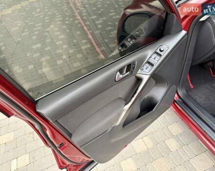 Красный Фольксваген Тигуан, объемом двигателя 2 л и пробегом 244 тыс. км за 8999 $, фото 33 на Automoto.ua