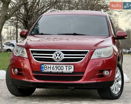 Красный Фольксваген Тигуан, объемом двигателя 2 л и пробегом 244 тыс. км за 8999 $, фото 9 на Automoto.ua