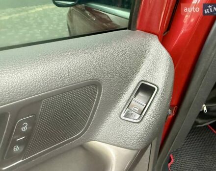 Красный Фольксваген Тигуан, объемом двигателя 2 л и пробегом 244 тыс. км за 8999 $, фото 52 на Automoto.ua