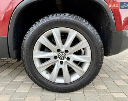 Красный Фольксваген Тигуан, объемом двигателя 2 л и пробегом 244 тыс. км за 8999 $, фото 30 на Automoto.ua