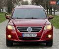 Красный Фольксваген Тигуан, объемом двигателя 2 л и пробегом 244 тыс. км за 8999 $, фото 1 на Automoto.ua