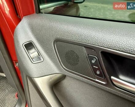 Красный Фольксваген Тигуан, объемом двигателя 2 л и пробегом 244 тыс. км за 8999 $, фото 57 на Automoto.ua