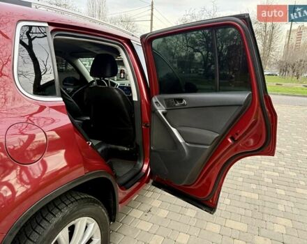 Красный Фольксваген Тигуан, объемом двигателя 2 л и пробегом 244 тыс. км за 8999 $, фото 41 на Automoto.ua