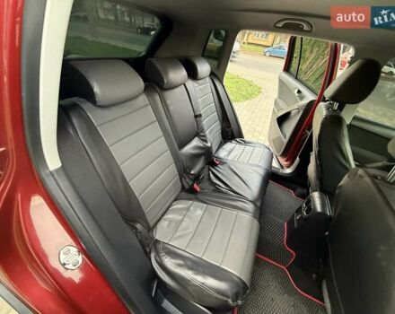 Красный Фольксваген Тигуан, объемом двигателя 2 л и пробегом 244 тыс. км за 8999 $, фото 69 на Automoto.ua