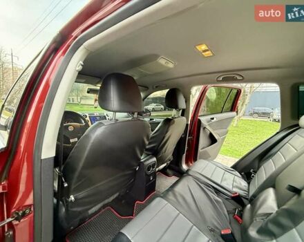 Красный Фольксваген Тигуан, объемом двигателя 2 л и пробегом 244 тыс. км за 8999 $, фото 50 на Automoto.ua