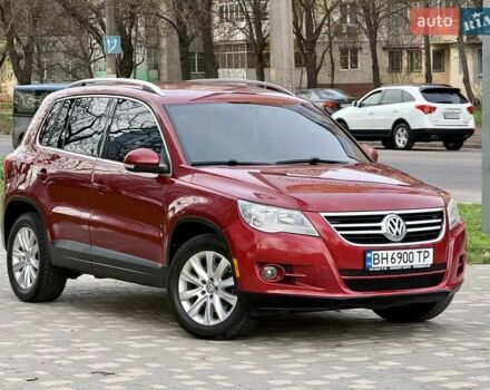 Красный Фольксваген Тигуан, объемом двигателя 2 л и пробегом 244 тыс. км за 8999 $, фото 24 на Automoto.ua