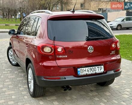 Красный Фольксваген Тигуан, объемом двигателя 2 л и пробегом 244 тыс. км за 8999 $, фото 70 на Automoto.ua