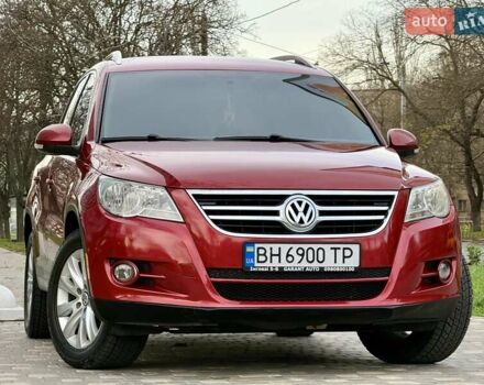 Красный Фольксваген Тигуан, объемом двигателя 2 л и пробегом 244 тыс. км за 8999 $, фото 20 на Automoto.ua