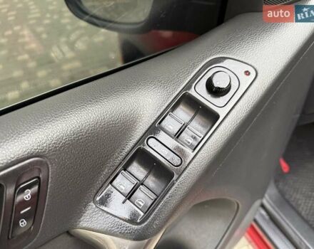 Красный Фольксваген Тигуан, объемом двигателя 2 л и пробегом 244 тыс. км за 8999 $, фото 65 на Automoto.ua