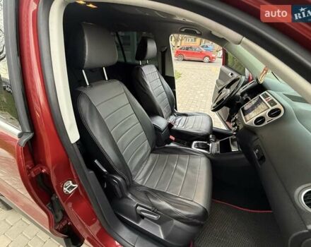 Красный Фольксваген Тигуан, объемом двигателя 2 л и пробегом 244 тыс. км за 8999 $, фото 53 на Automoto.ua