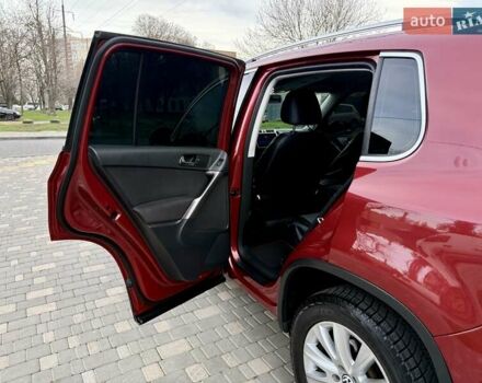 Красный Фольксваген Тигуан, объемом двигателя 2 л и пробегом 244 тыс. км за 8999 $, фото 23 на Automoto.ua