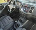 Червоний Фольксваген Тігуан, об'ємом двигуна 2 л та пробігом 212 тис. км за 6999 $, фото 5 на Automoto.ua